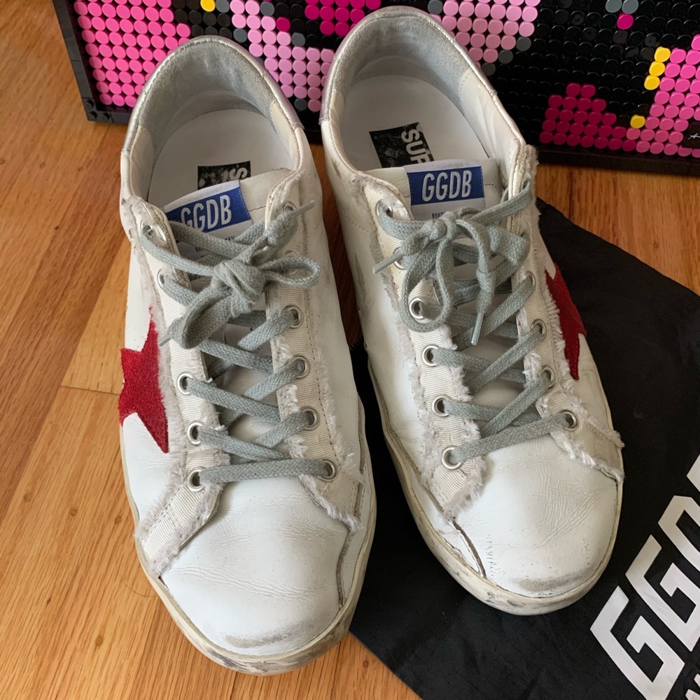 Red star low top sneaker